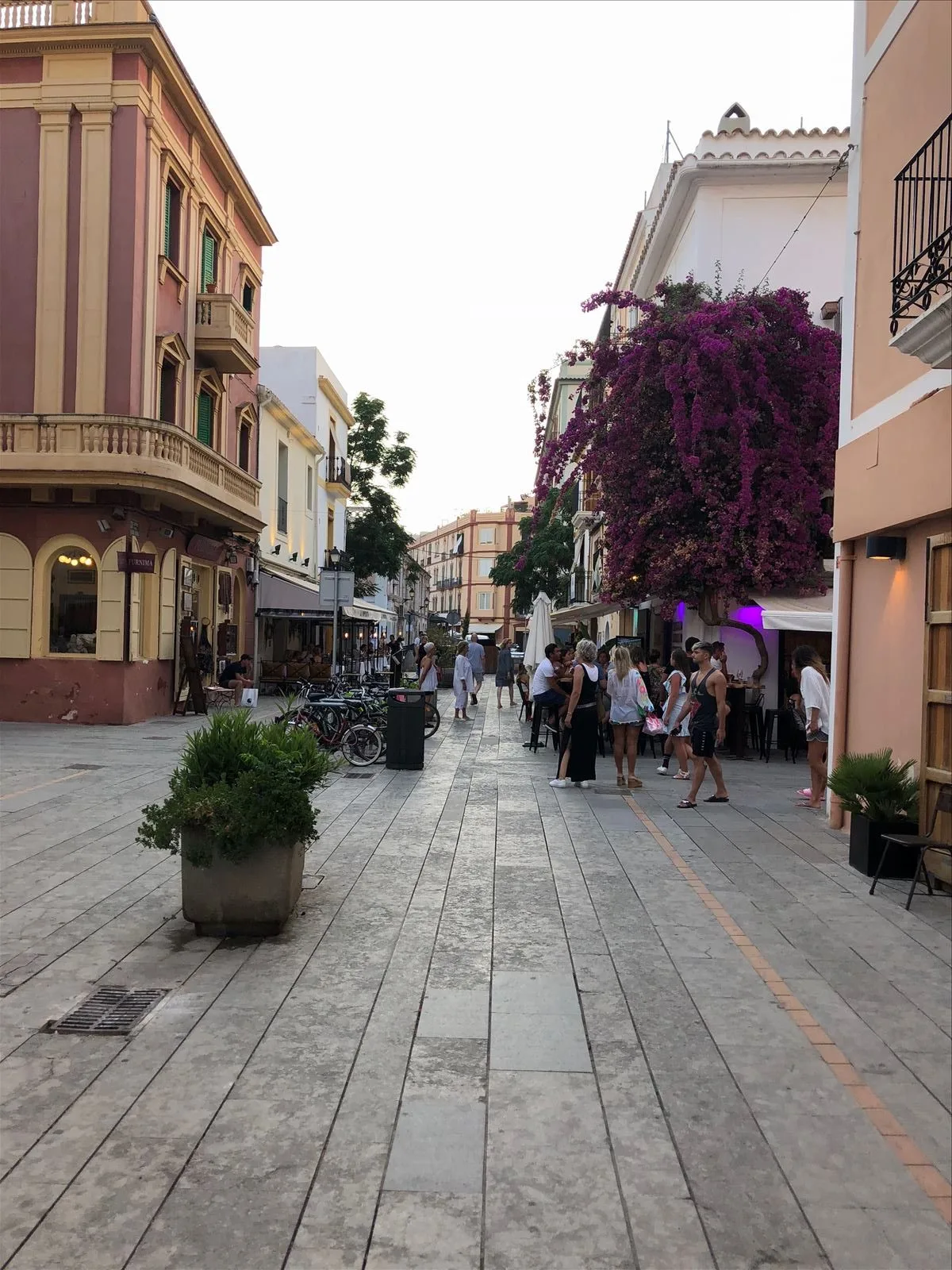 Старый город Ибицы (Dalt Vila) днём