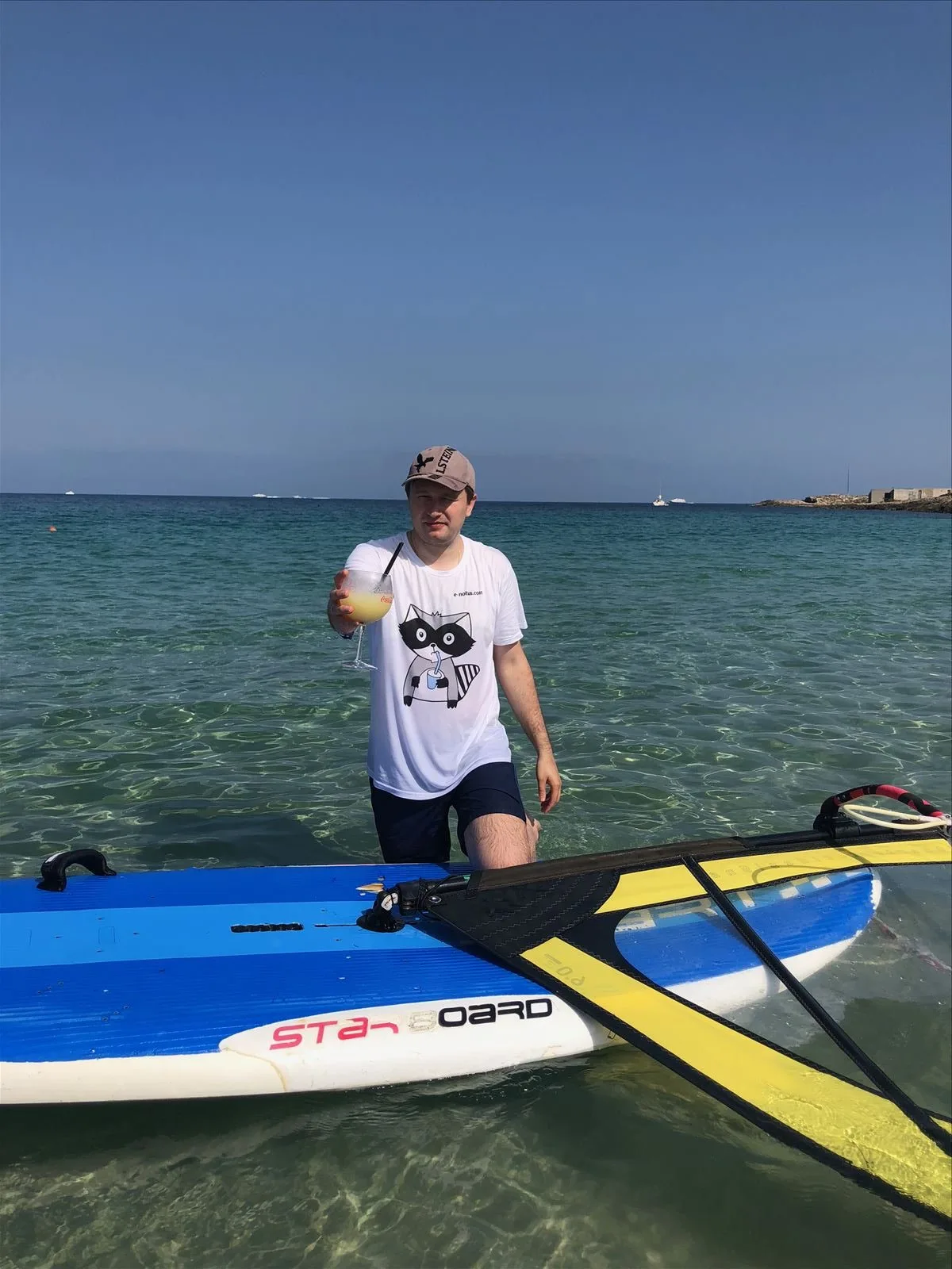 SUP-бординг на море у берегов Ибицы