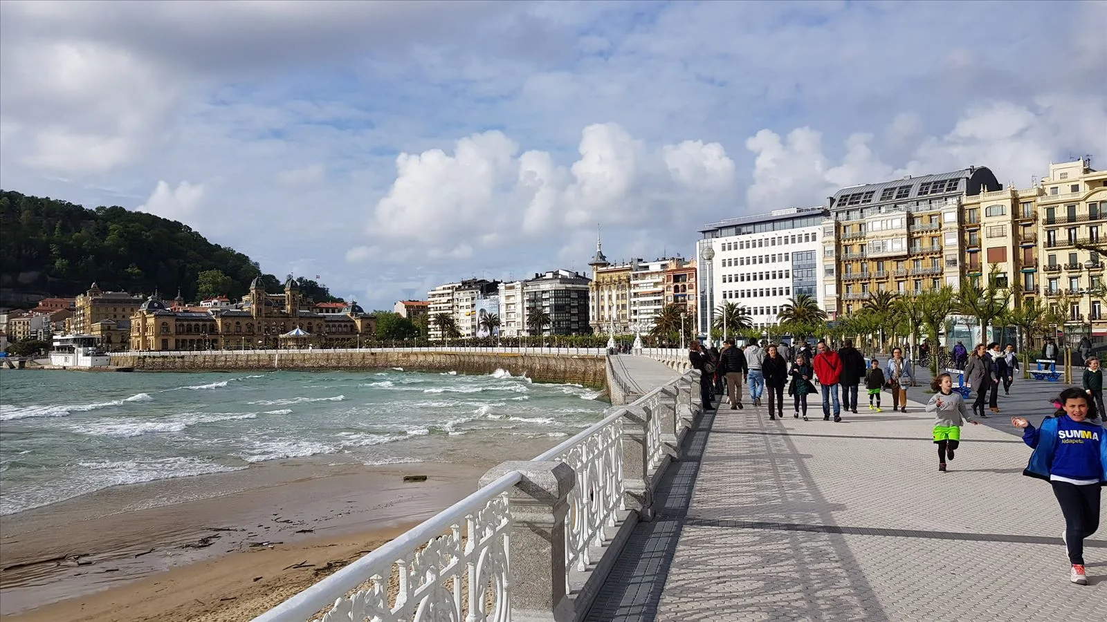 San Sebastián waterfront with beach