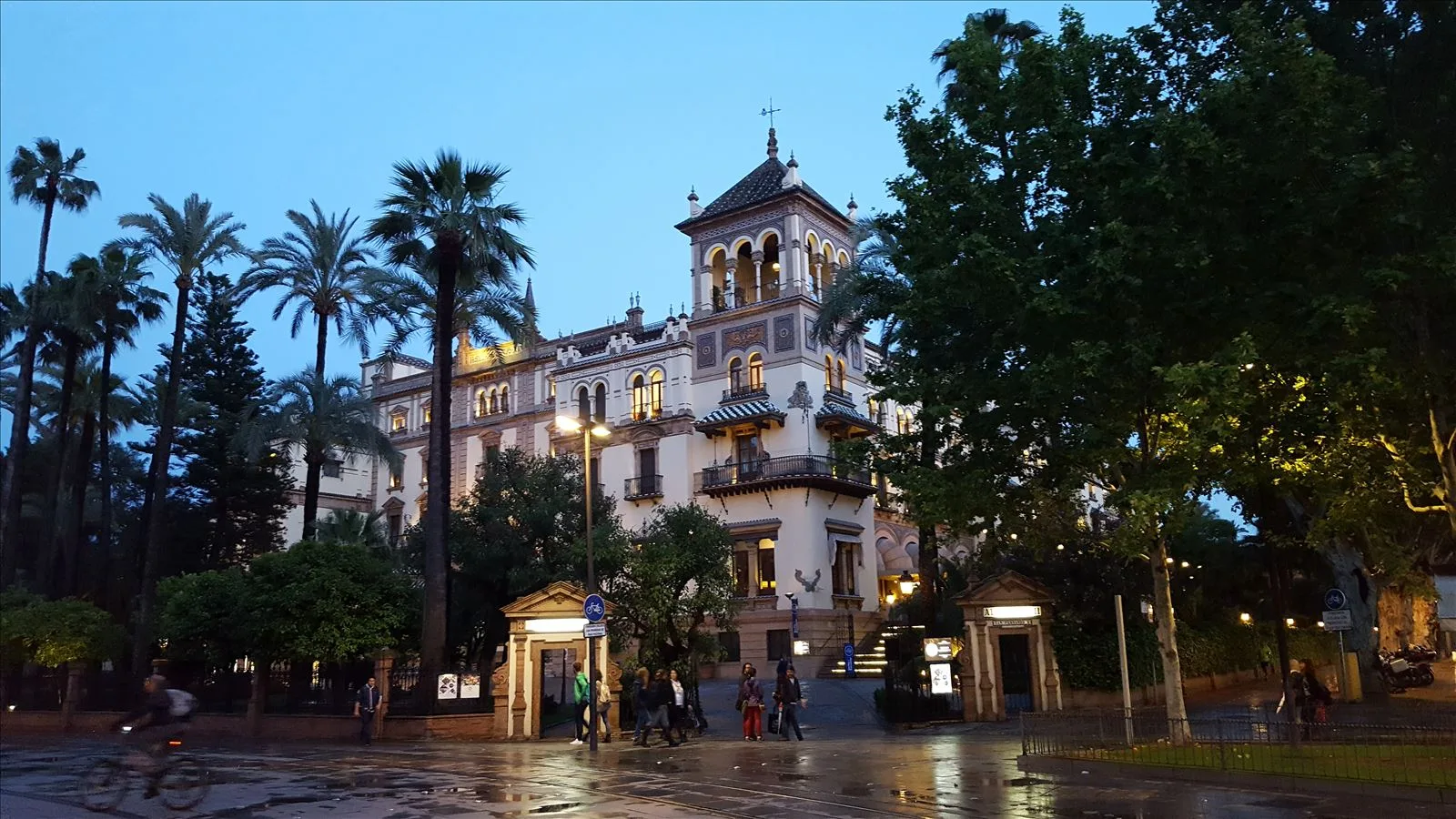 Plaza de España in Seville at dawn