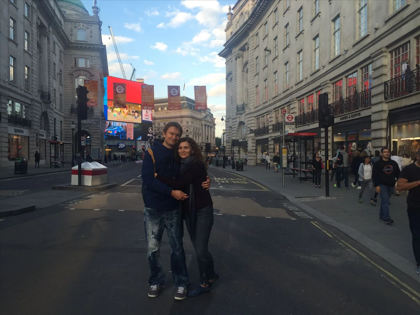 Couple at Piccadilly Circus in London