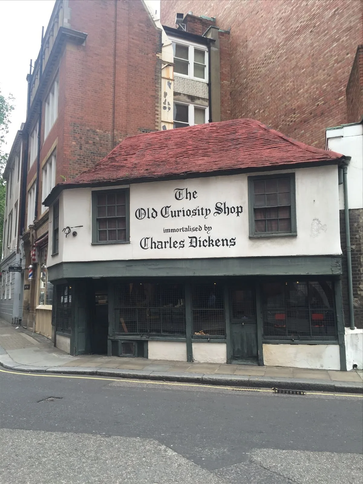 Old pub in a London alley
