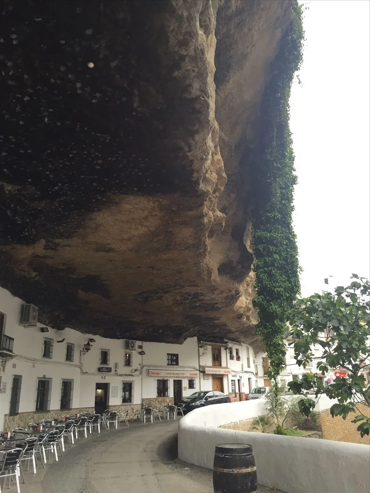 Setenil de las Bodegas: houses under a rock