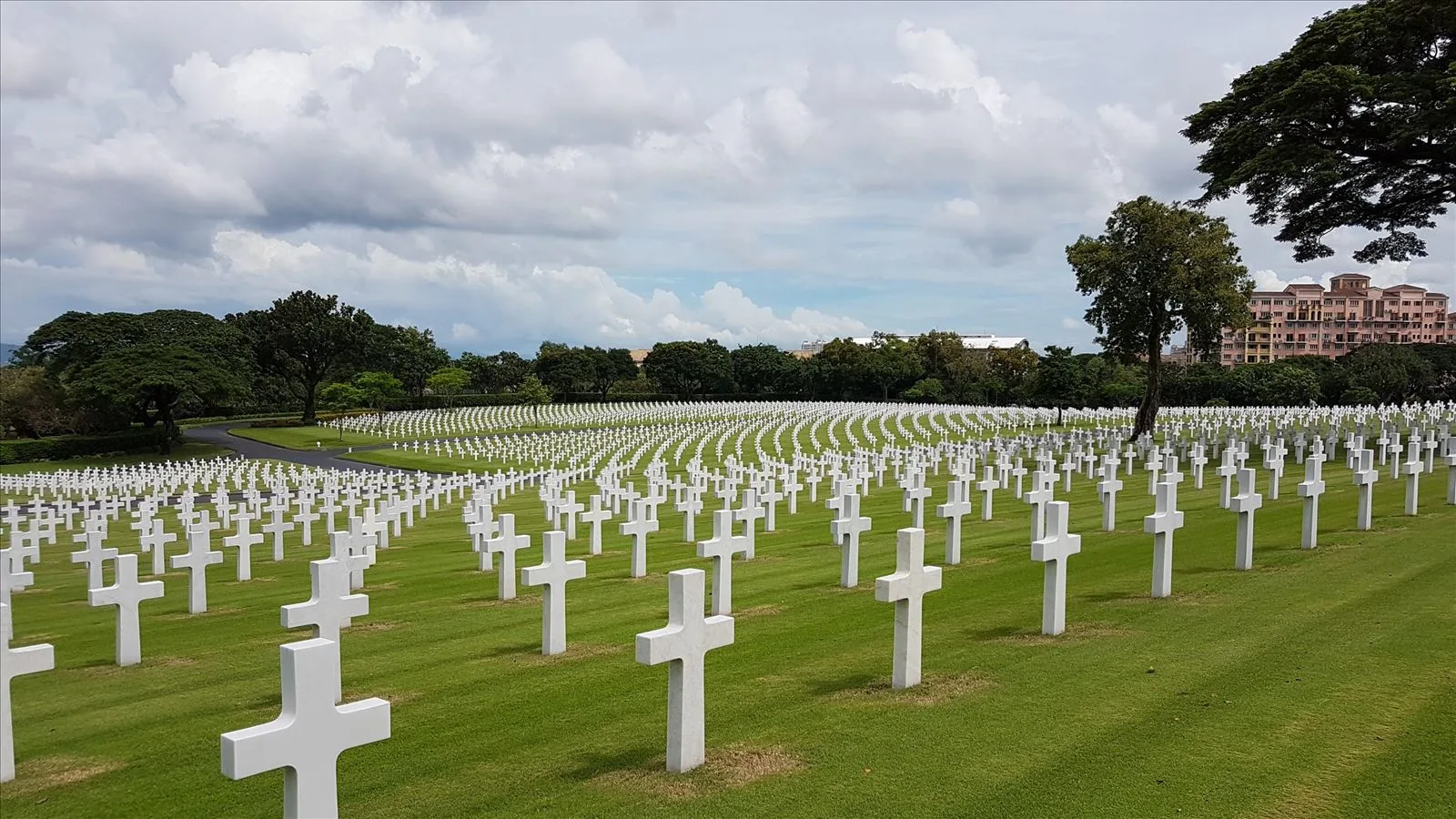 Military cemetery in Manila