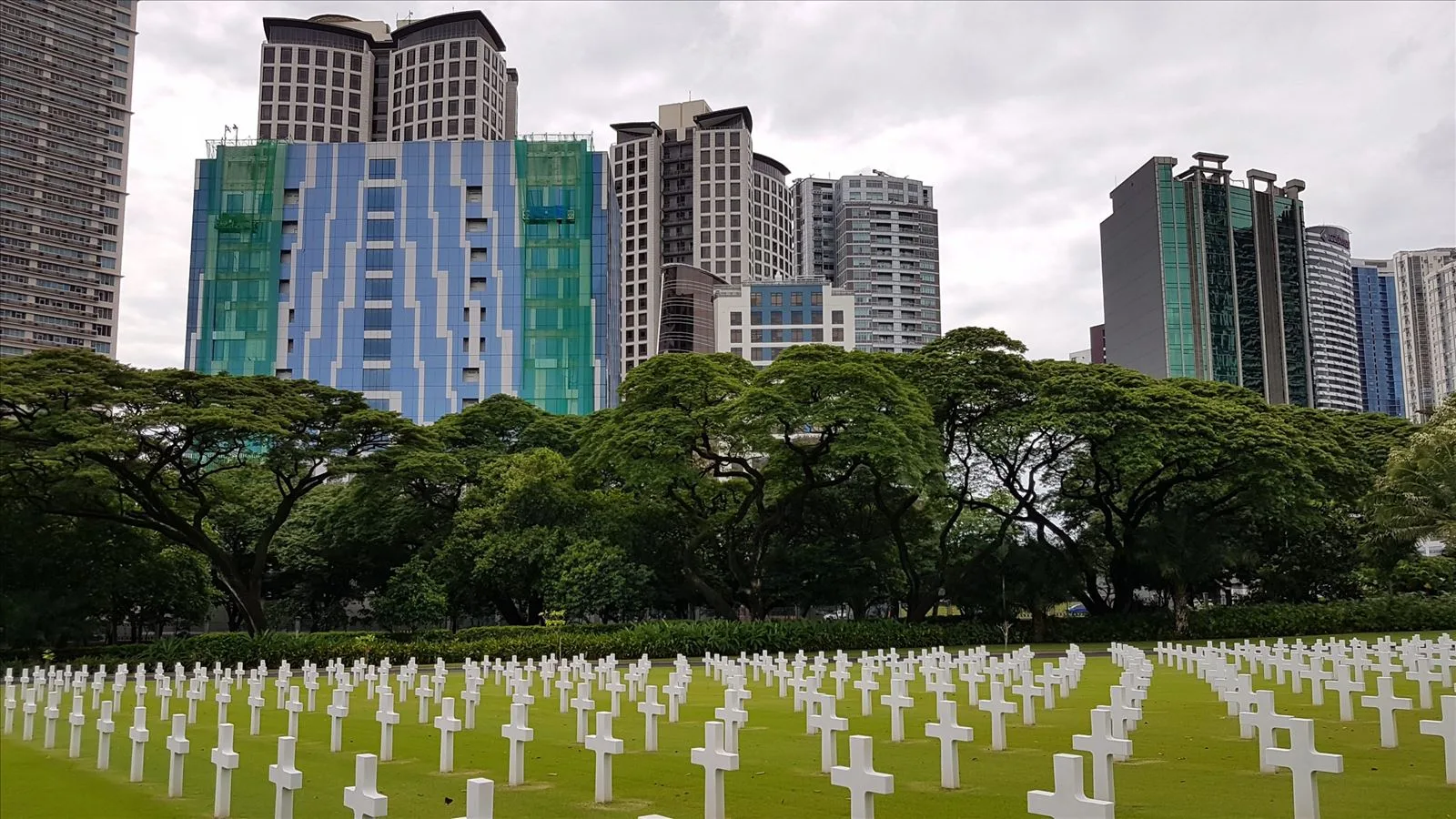 Makati skyscrapers and park