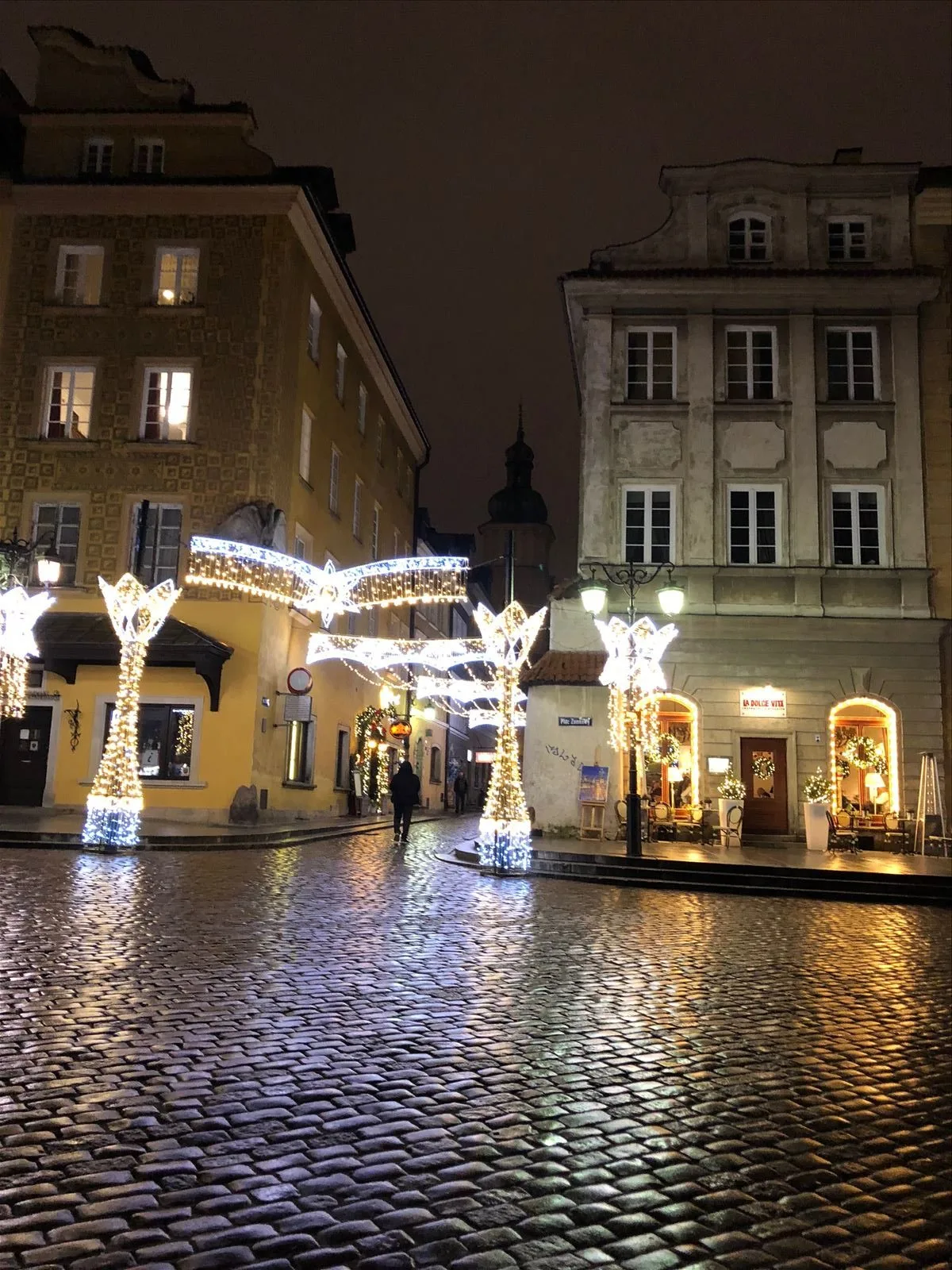 Christmas market and tree in the Old Town