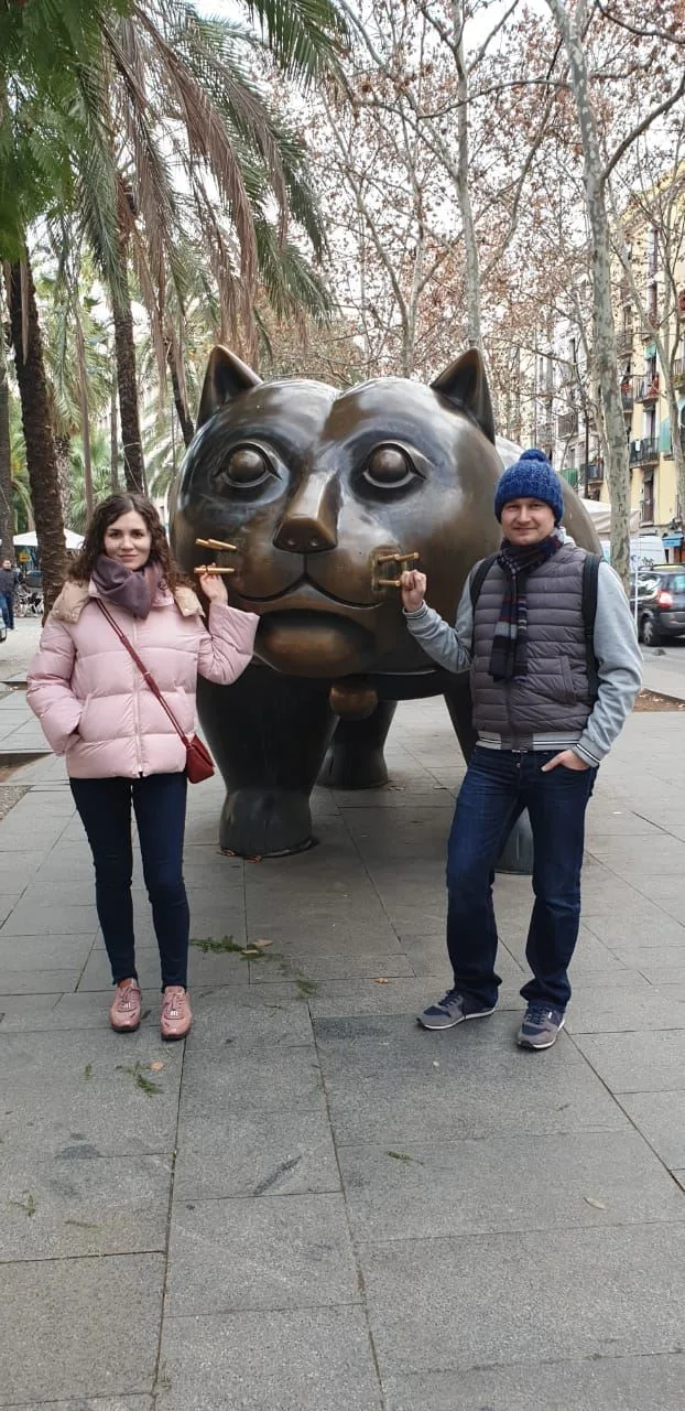 Couple with a bear sculpture in Andorra