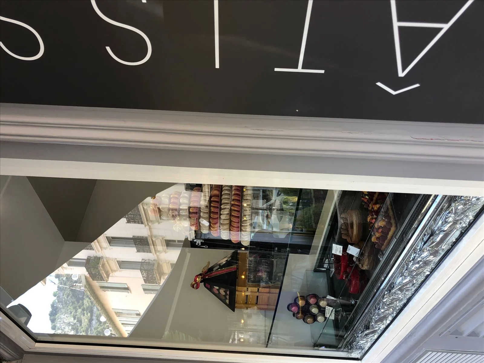 Alis shop window in Boulieu-sur-Mer