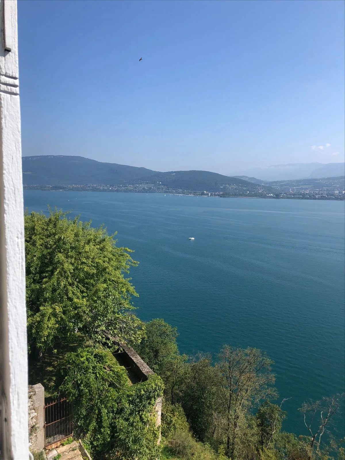 Панорама озера Бурже