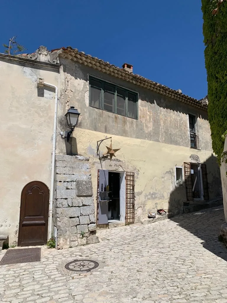 Facade of an old house in Le-Baux-de-Provence