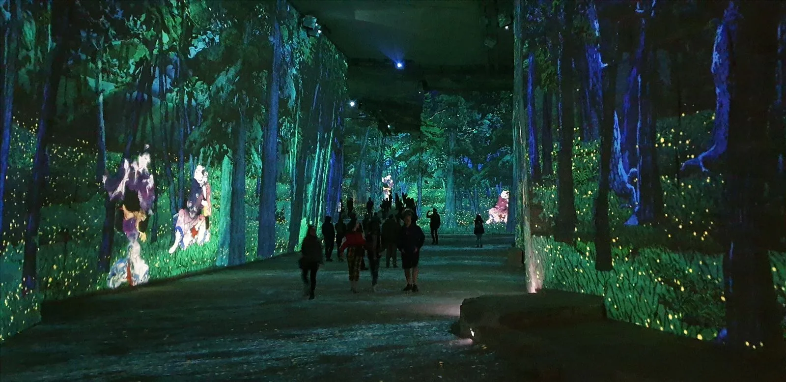 Forest projected on quarry vaults