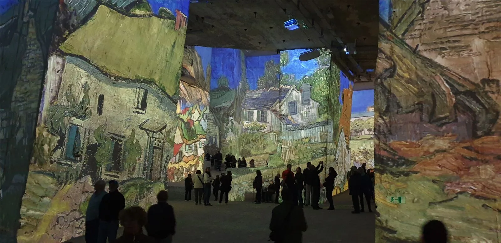 Visitors in Carrières des Lumières hall