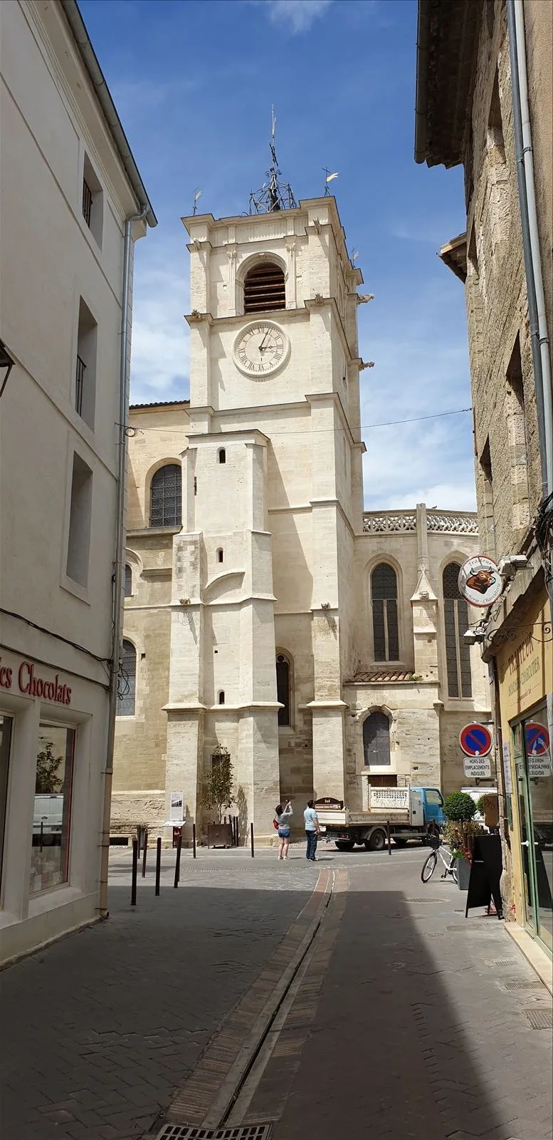 Church in the center of L'Isle-sur-la-Sorgue