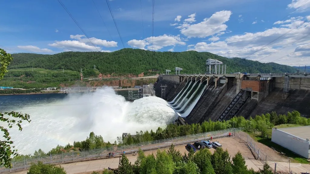 ГЭС с водосбросом на реке Приморья