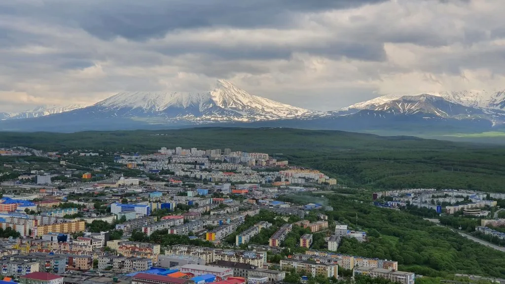 Петропавловск-Камчатский с видом на вулканы