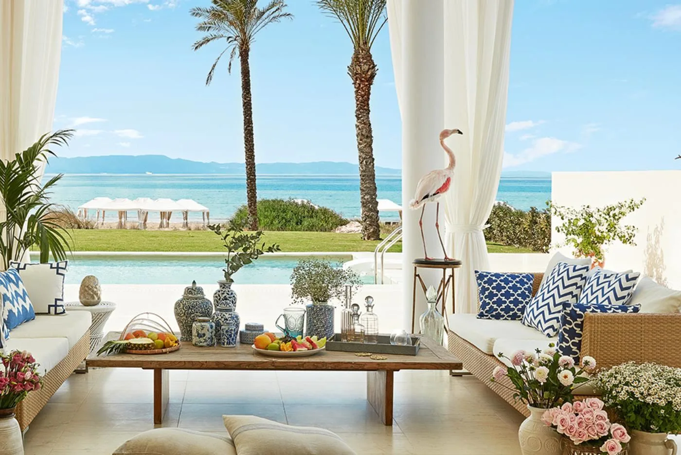 Terrace with a view of the sea and palm trees in Killini