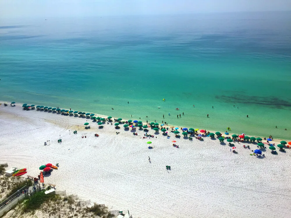 Вид с воздуха на пляж Pelican Beach Destin