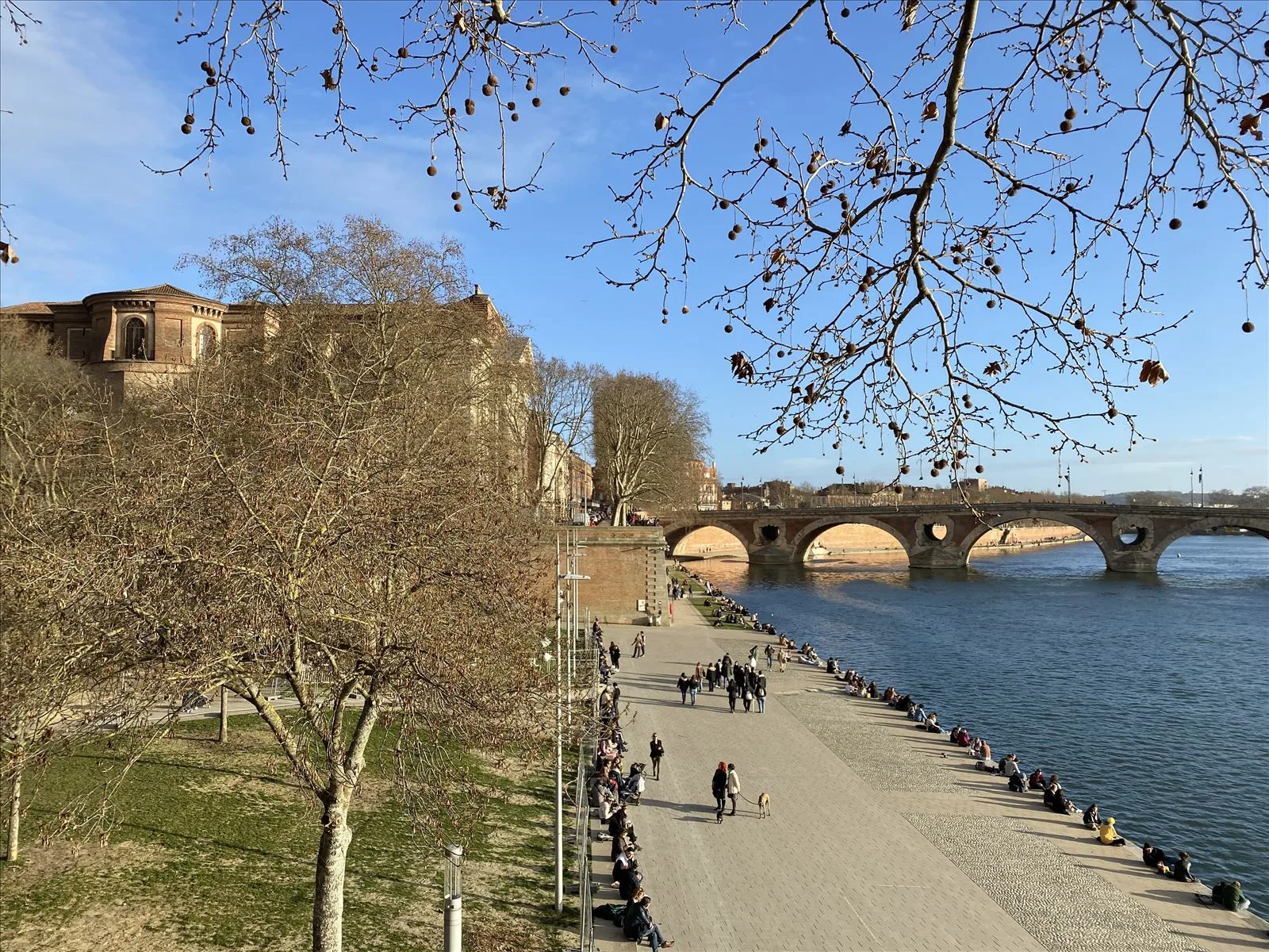 Pont Neuf and Garonne embankment in Toulouse