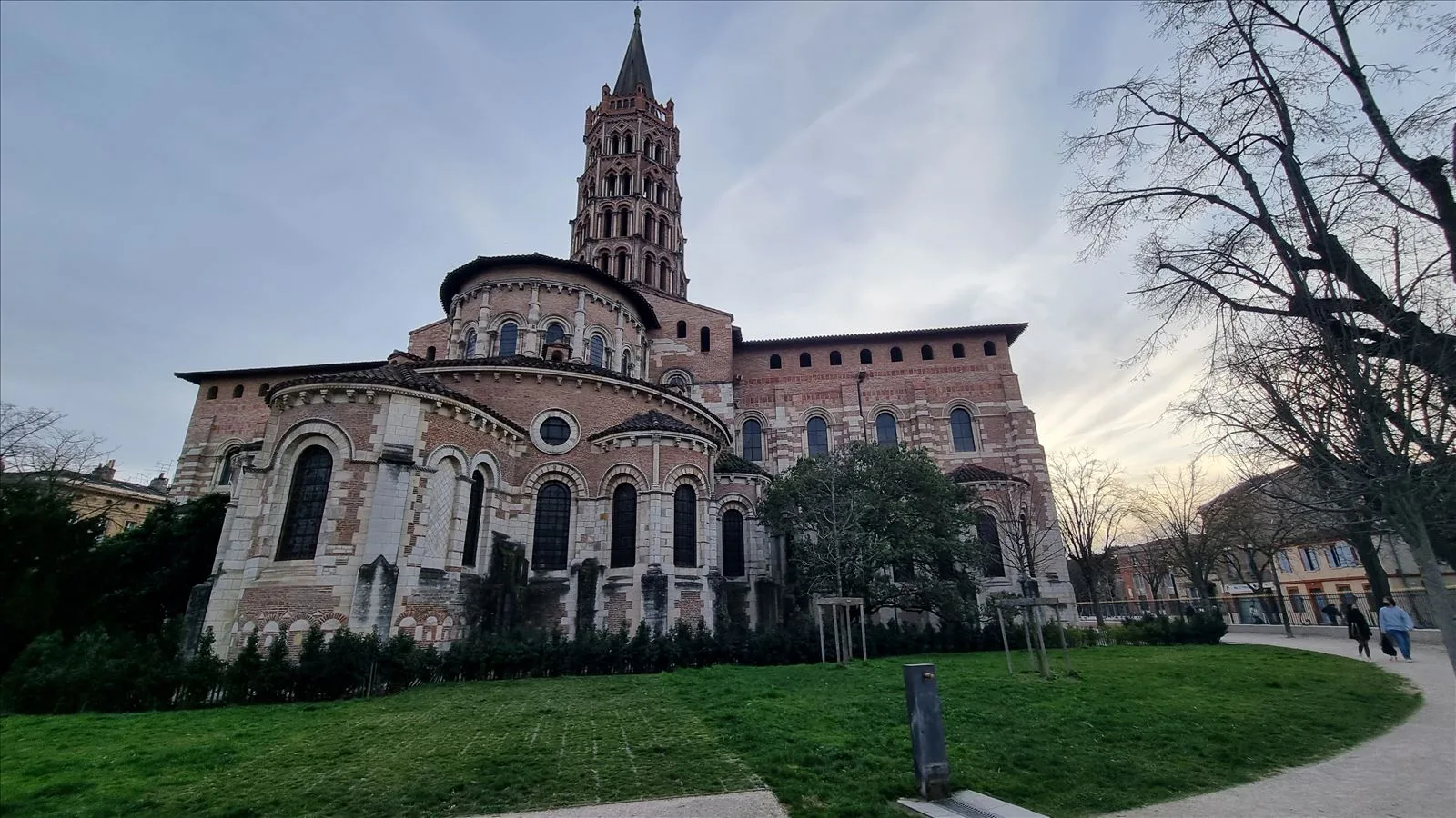 Basilica of Saint-Sernin - apse from behind