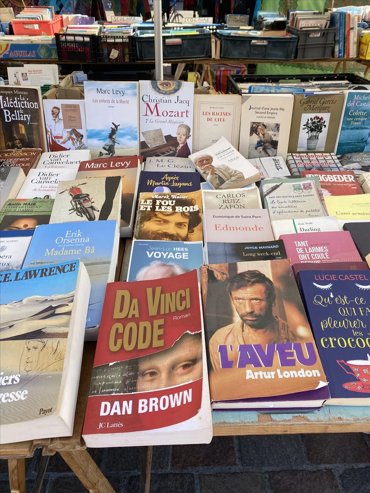 Book market in Toulouse — stacks of books