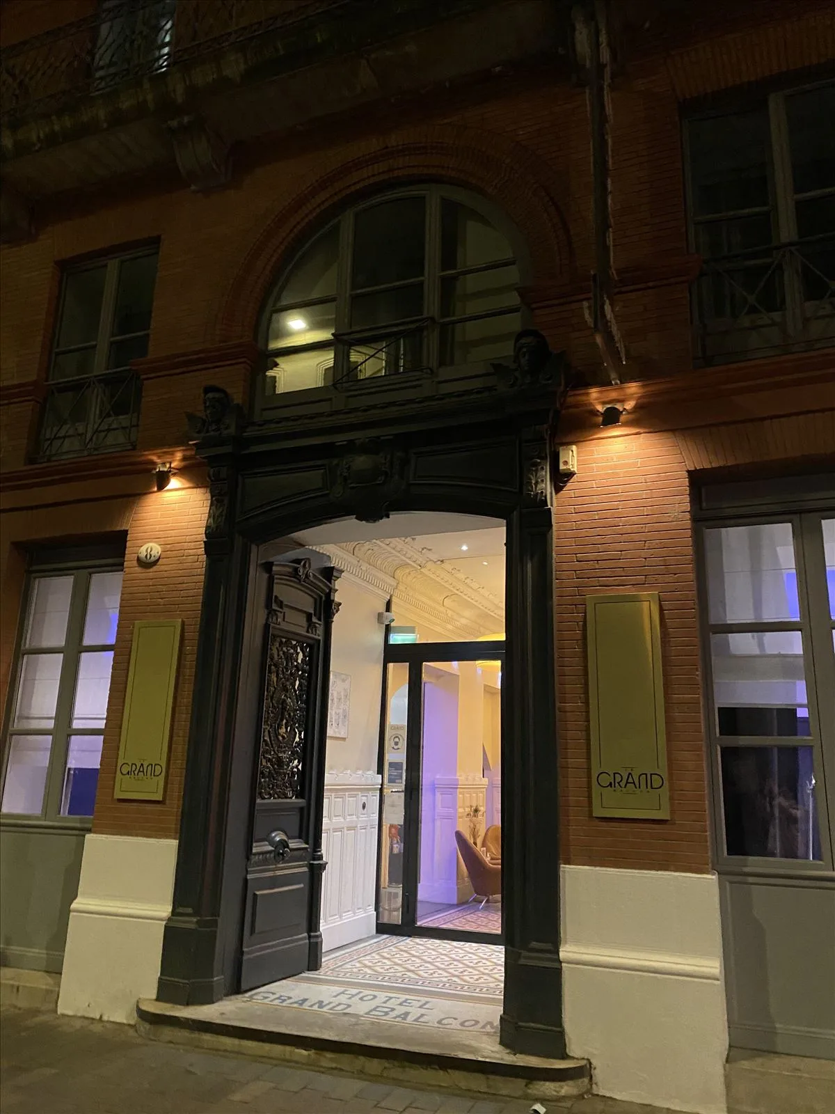 Dark entrance to an old house in Toulouse