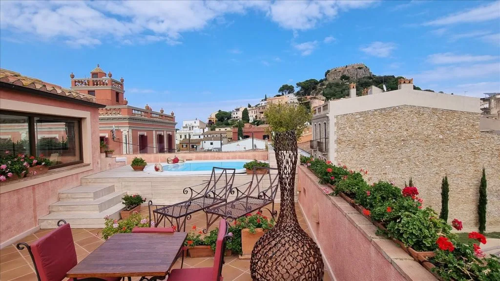 Terrace with a view of the valley and Begur mountains