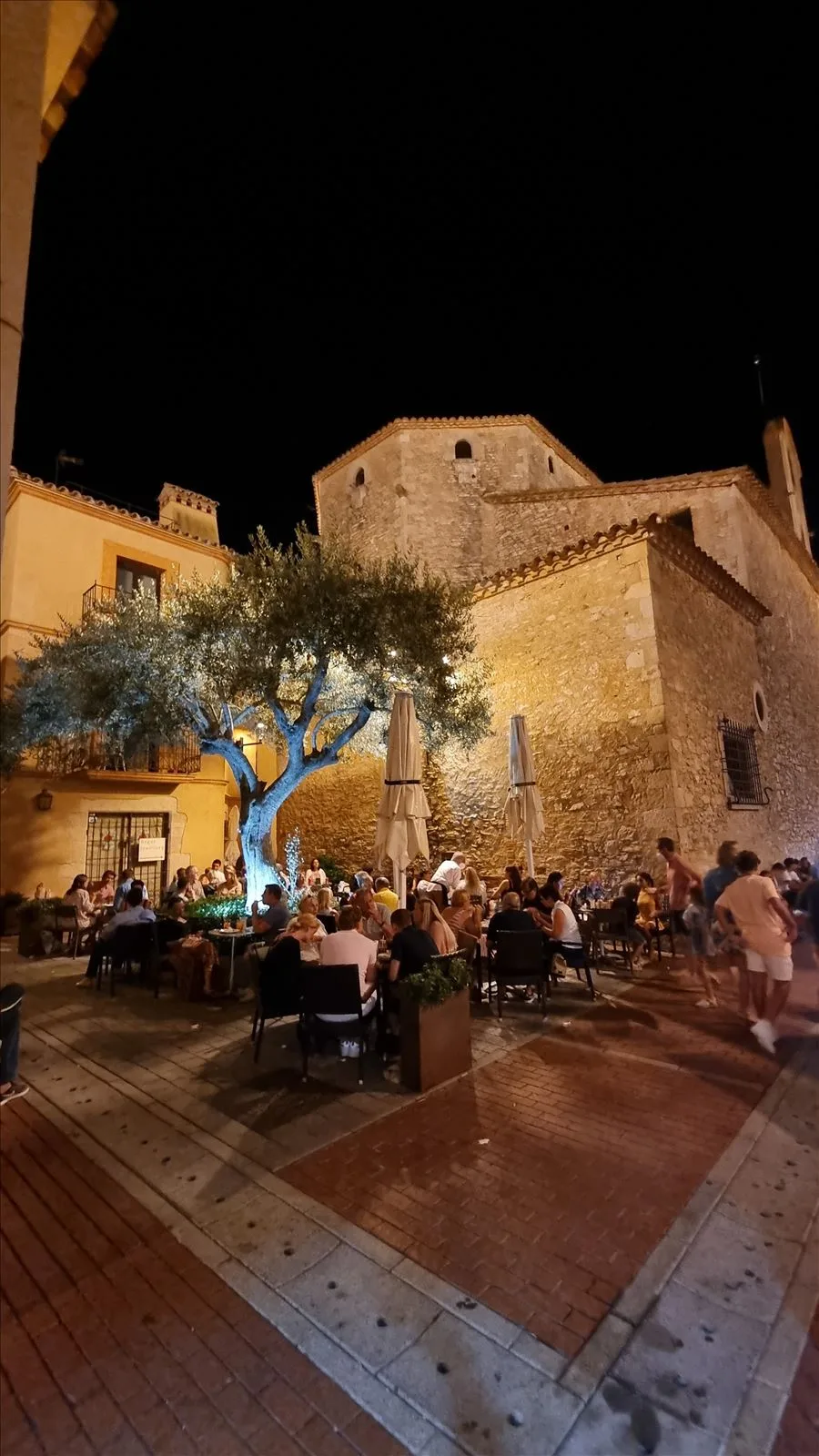 Square with café and trees in Begur