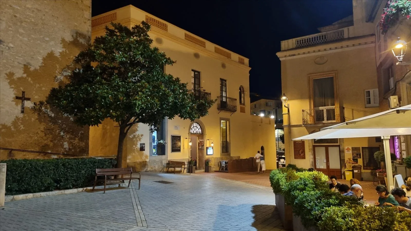 Night square in Begur with lanterns