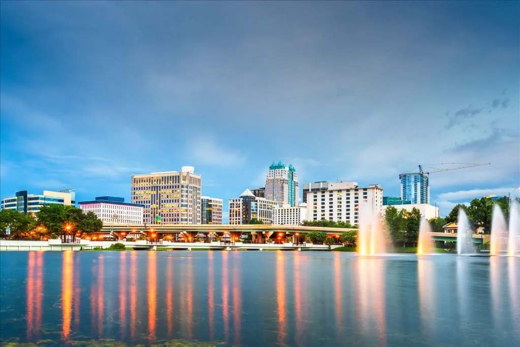 Night panorama of Orlando center with fountain