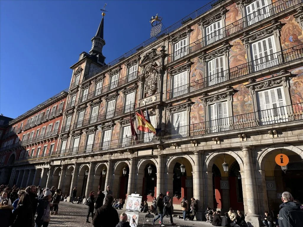 Plaza Mayor, colonnades of buildings