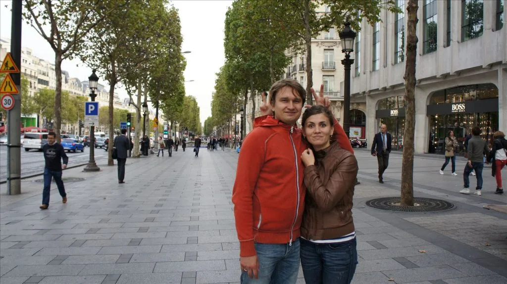 Wide boulevard of the Champs-Élysées