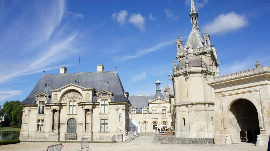 Main entrance to Château de Chantilly