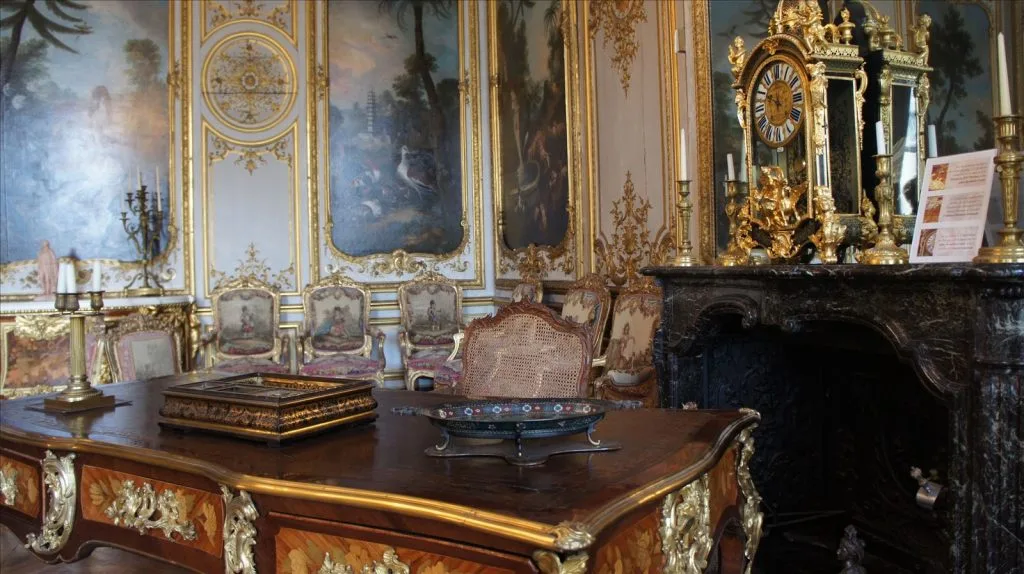 Manuscripts and books in Chantilly library