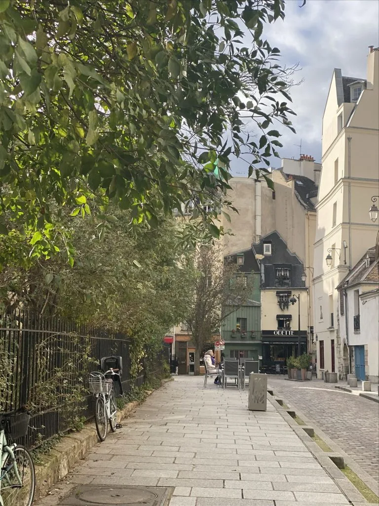 Narrow street in the Latin Quarter of Paris