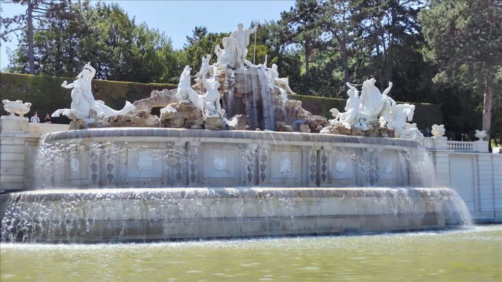 Neptune fountain in Schönbrunn Park