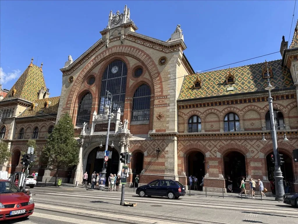 Здание Центрального рынка в Будапеште